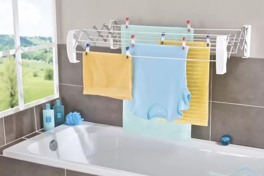 Настінна сушарка у ванній