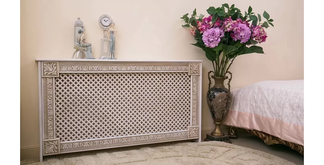 Screen for a radiator in the interior