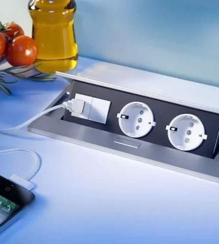 Вбудована розетка в стільницю Вбудована розетка в стільницю