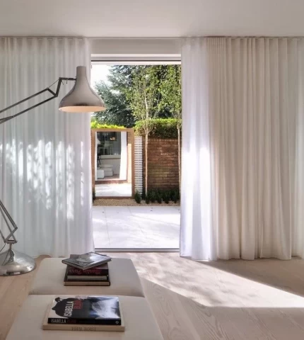Белые шторы в интерьере