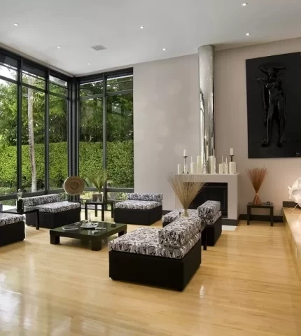 Дизайн вітальні з великими вікнами Дизайн вітальні з великими вікнами