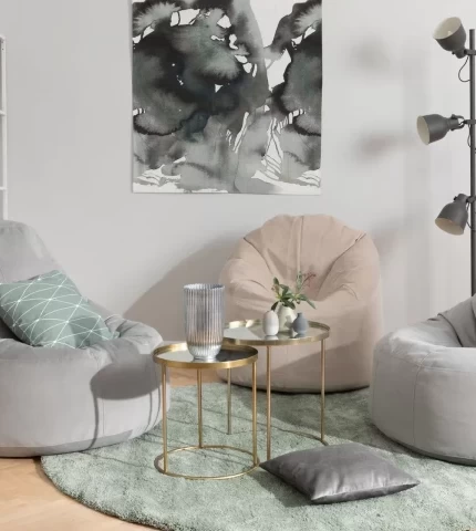 Крісло мішок в інтер'єрі вітальні