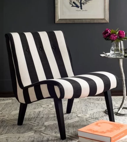 Смугасті стільці в інтер'єрі Смугасті стільці в інтер'єрі