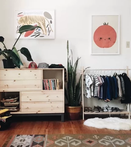 Зберігання одягу в дитячій Зберігання одягу в дитячій