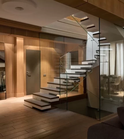 Стеклянная лестница в интерьере